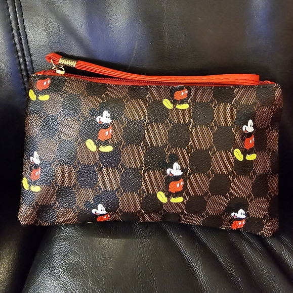 Mickey Mouse Wristlet Clutch NWOT - Picture 2 of 5